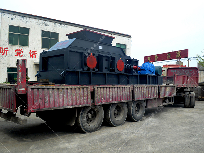 時(shí)產(chǎn)100噸瓜米石對(duì)輥制砂機(jī)多少錢(qián)？