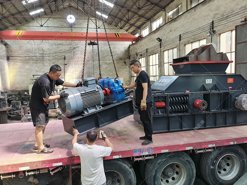 2PG1200x800型半自動(dòng)液壓對輥破碎機(jī)發(fā)貨圖片
