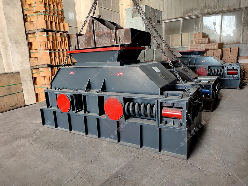 2PG800X600中型對輥破碎機發(fā)往四川瀘州用瓜子石制砂